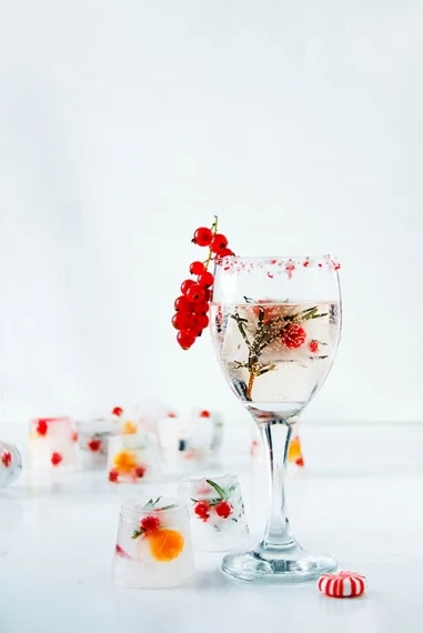 Cocktail Ideas & Tips For Throwing The Merriest Christmas Party Cocktail Ideas & Tips For Throwing The Merriest Christmas Party