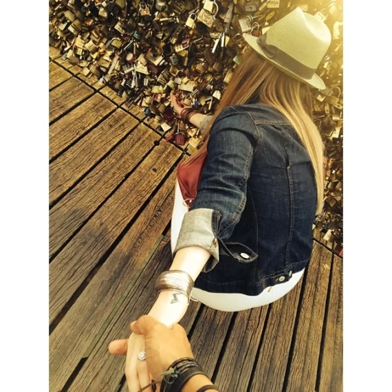 Make Selfies, Not Love Locks