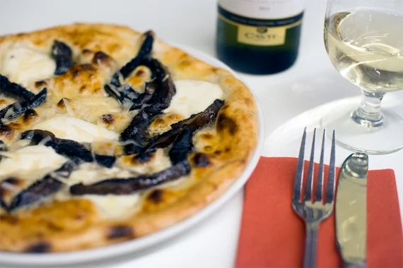 Quirky Originality at Honest Pizza