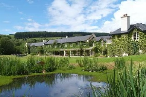 Brook-Lodge-Exterior-with-pond