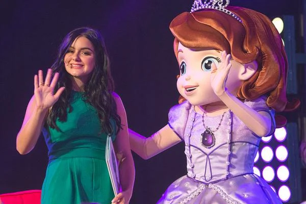 17-Year-Old Modern Family Actress Opens Up About Breast Reduction