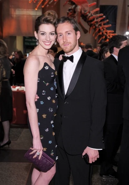NEW YORK - NOVEMBER 18:  Actress Anne Hathaway and Adam Shulman attend the American Museum of Natural History's 2010 Museum Gala at the American Museum of Natural History on November 18, 2010 in New York City.  (Photo by Michael Loccisano/Getty Images)