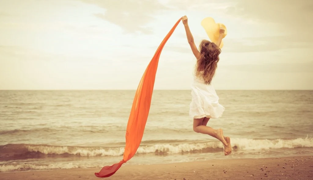 happiness_beach_girl_2