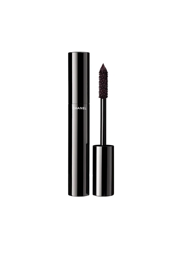 Le Volume De Chanel Volume Mascara in Rouge Noir, €31