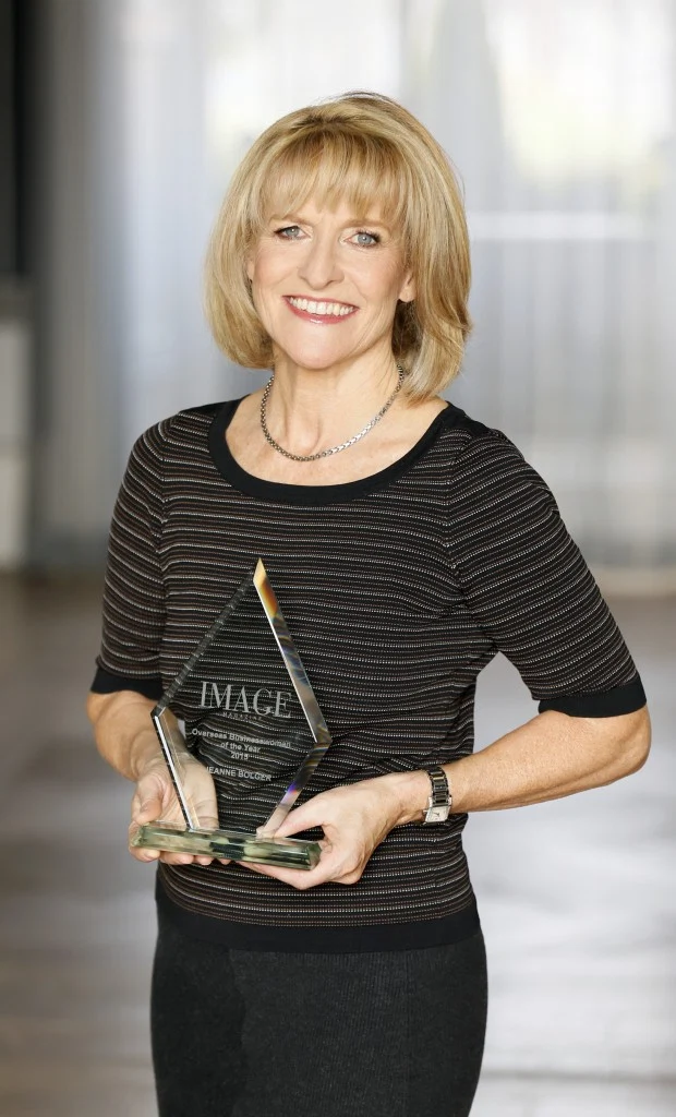 ImageBusWomYr007 (2)