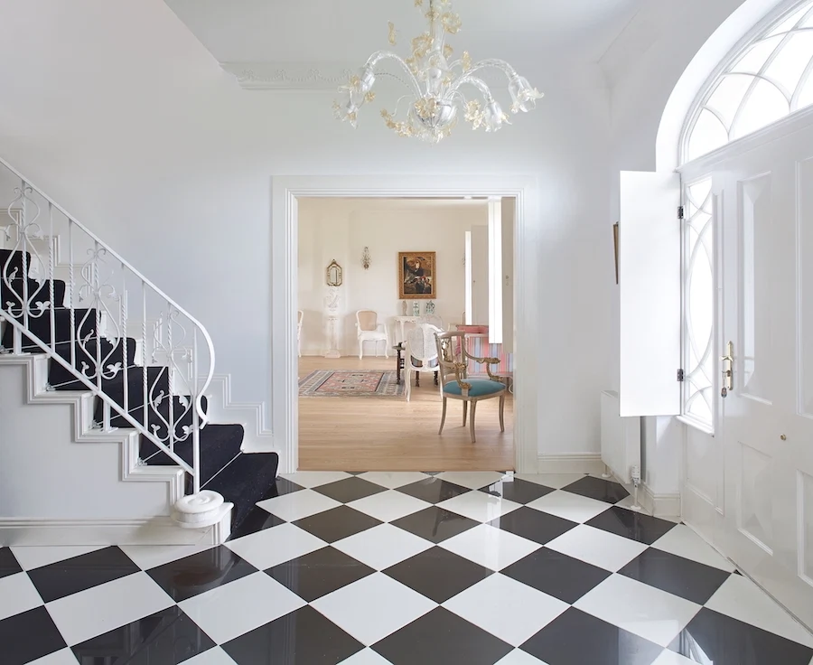 “Quiet Man”-Style Mayo Cottage Becomes Majestic Country Mansion