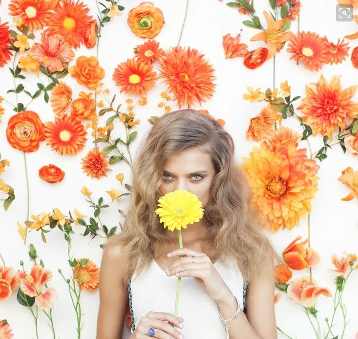 18 floral backdrops (be inspired by our cover)
