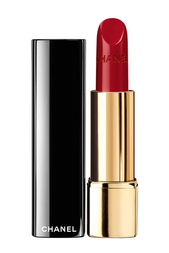 red-lipstick-chanel-Rouge-Allure-in-Pirate-vogue-28nov13-pr_592x888