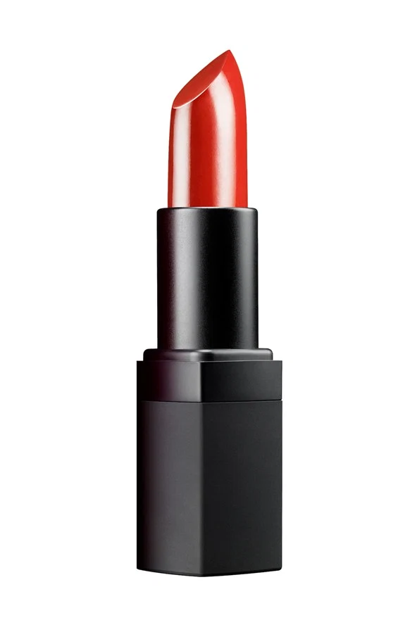 red-lipstick-heat-wave-vogue-28nov13-pr_592x888