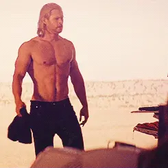 shirtless-chris-hemsworth-04