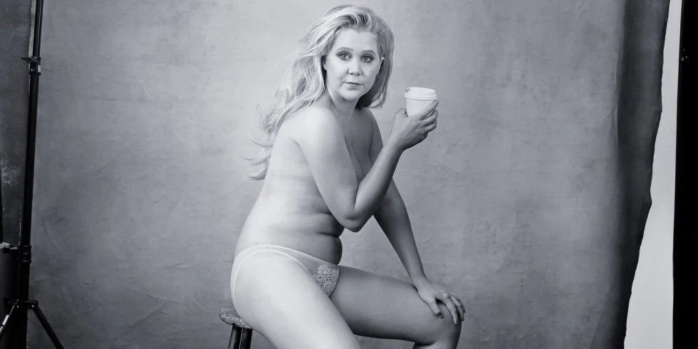 landscape-1448888405-pirelli-calendar-2016-december-amy-schumer