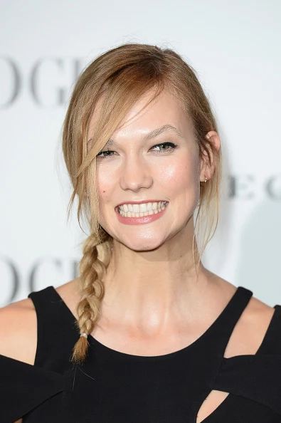LONDON, ENGLAND - FEBRUARY 09: Karlie Kloss attends at Vogue 100: A Century Of Style at the National Portrait Gallery on February 9, 2016 in London, England. (Photo by Jeff Spicer/Getty Images)