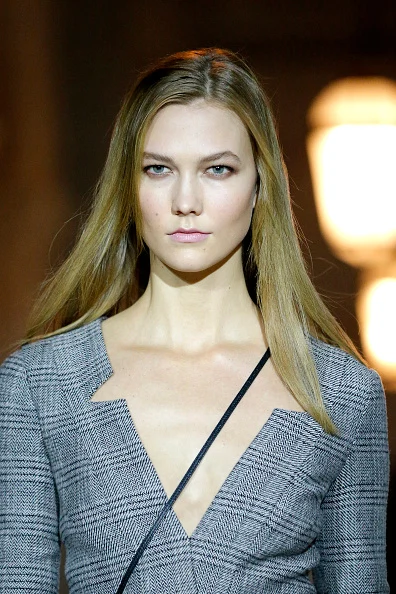 NEW YORK, NY - FEBRUARY 15: Model Karlie Kloss walks the runway wearing Carolina Herrera Fall 2016 during New York Fashion Week on February 15, 2016 in New York City. (Photo by JP Yim/Getty Images)