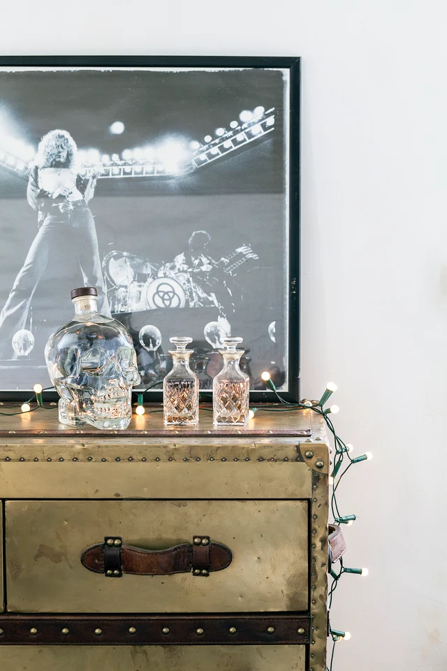 How to Blend Contemporary and Vintage Style