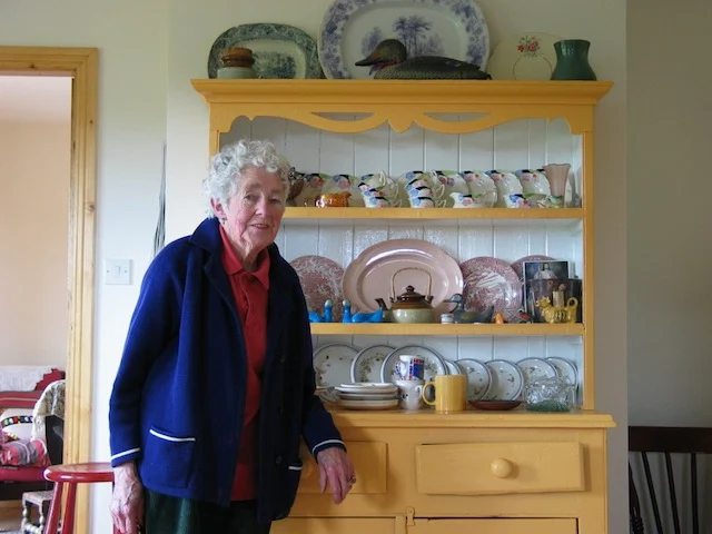 Tony's mam and her €32 dresser.