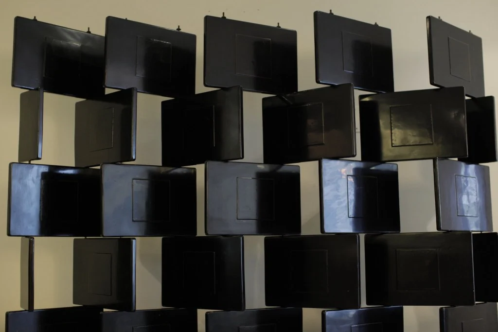 Black Block Badovci Screen Eileen Gray