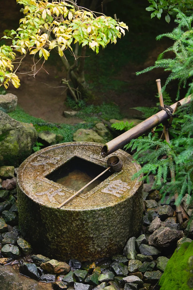 Japan, Kyoto, Ryoan-ji Temple, stone water basin