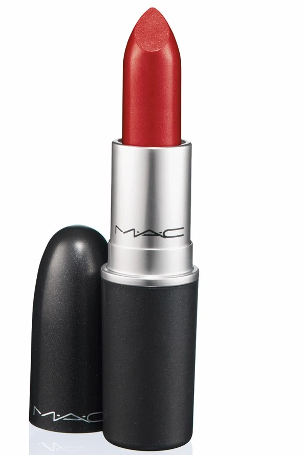 red-lipstick-MAC-Ruby-Woo-vogue-28nov13-pr_592x888