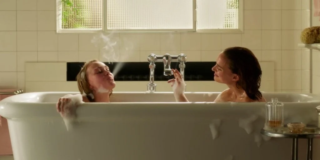 gallery-1472236083-hbz-natalie-lily-rose