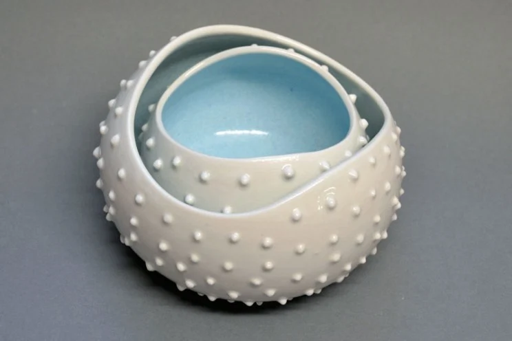 Porcleain-Blue-and-White-Coral-Stacked-Urchin-Bowls-744x496