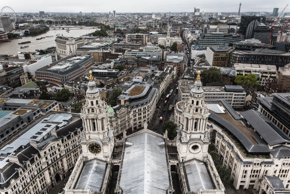 Bright Lights, Winter Nights: London Bright Lights, Winter Nights: London