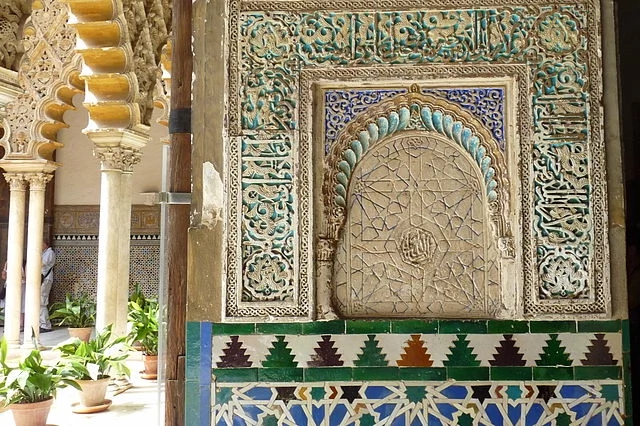 640px-alcazar-sevilla_patio1