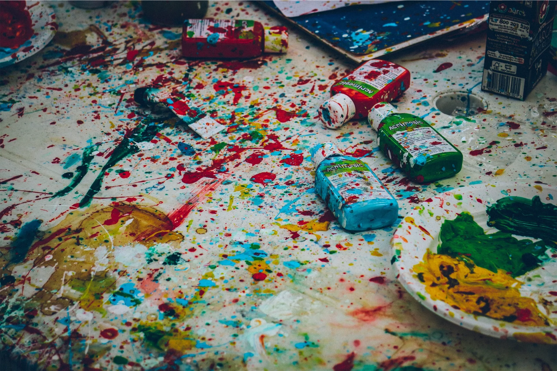Messy People Are Happier People Says Science