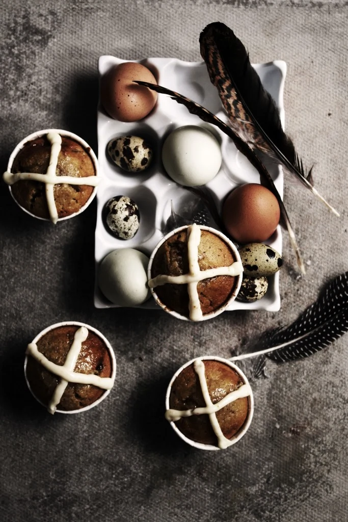 What to Make: Hot Cross Bun Cupcakes