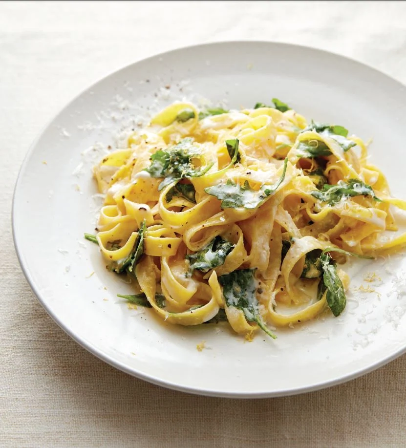 Easy 2-Step Pasta with Cr?me Fra?che, Rocket & Lemon