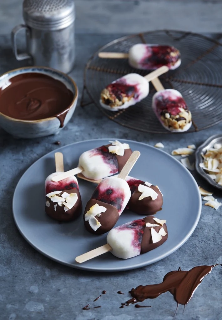 5-Ingredient Berry & Granola Frozen Yoghurt Lollies