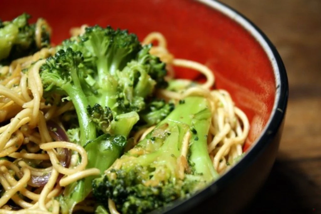 WTF’s For Dinner: 10-Minute Broccoli And Cashew Noodles WTF’s For Dinner: 10-Minute Broccoli And Cashew Noodles