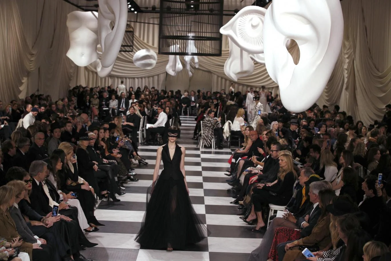 Gallery: Christian Dior Gives An Ode To Surrealism At Couture Week Gallery: Christian Dior Gives An Ode To Surrealism At Couture Week