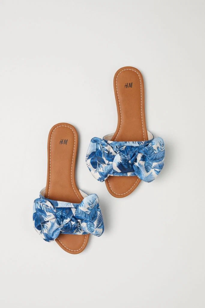 Slides with a bow, €19.99 at hm.com