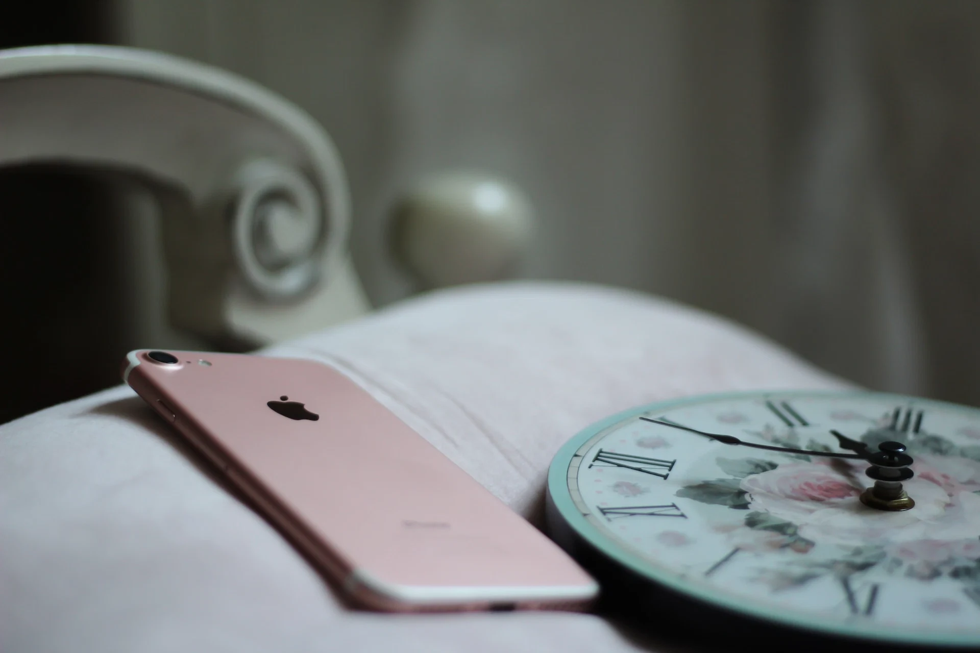 Irish public asked for views on abolishing changes to clocks going back