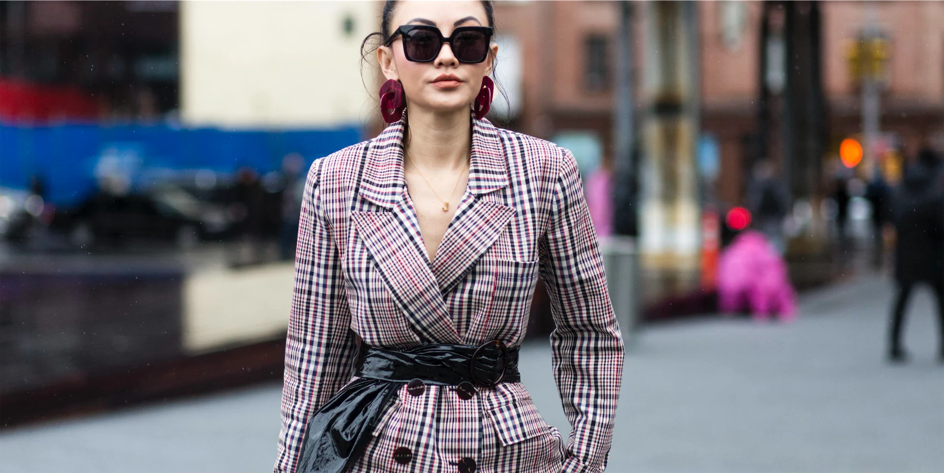 How to successfully wear a belted blazer at any age How to successfully wear a belted blazer at any age