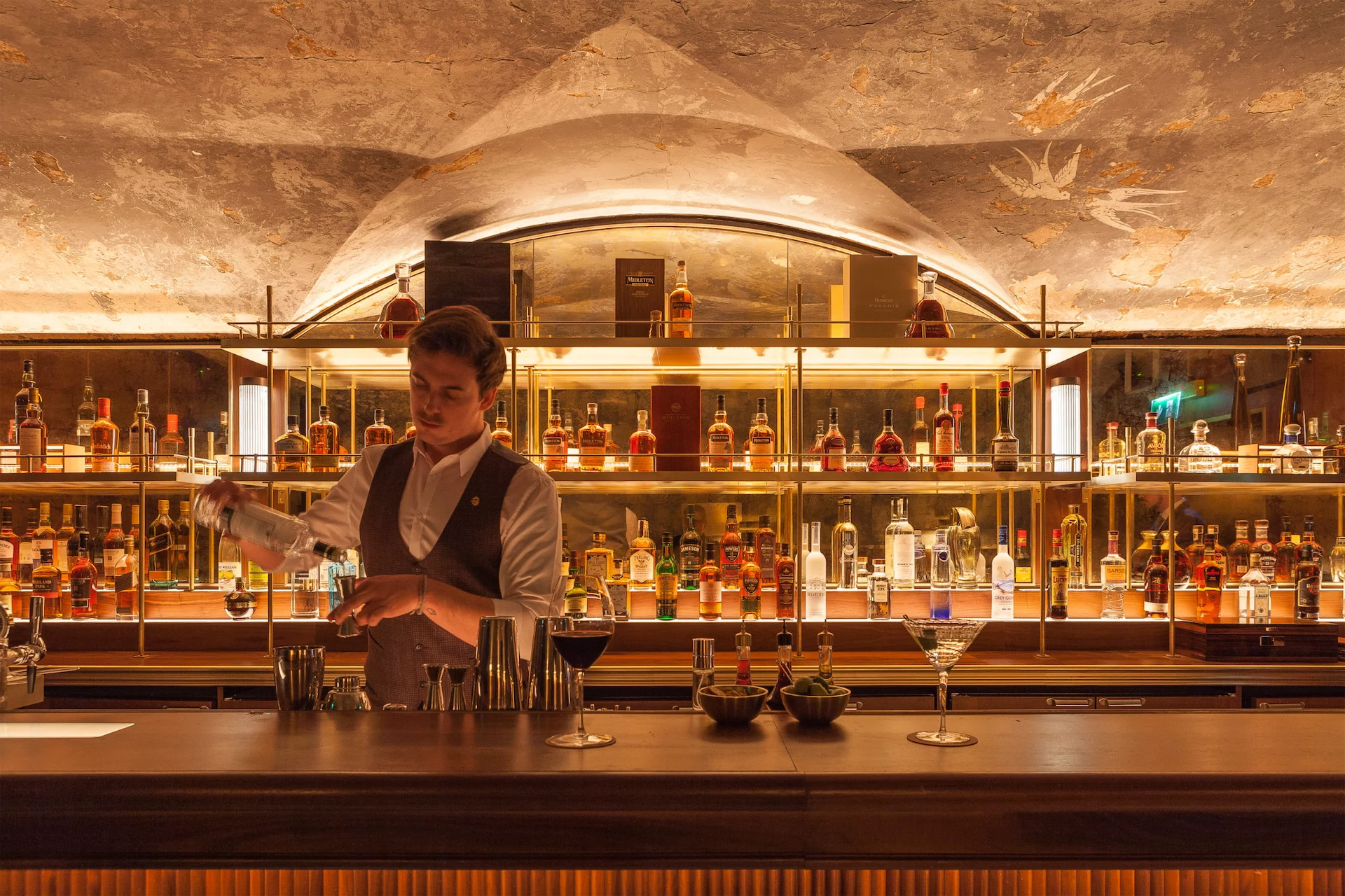 WIN: Cocktails at 9 Below for four people up to the value of €200