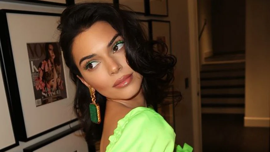 Green eyeliner is our first make-up obsession of 2019