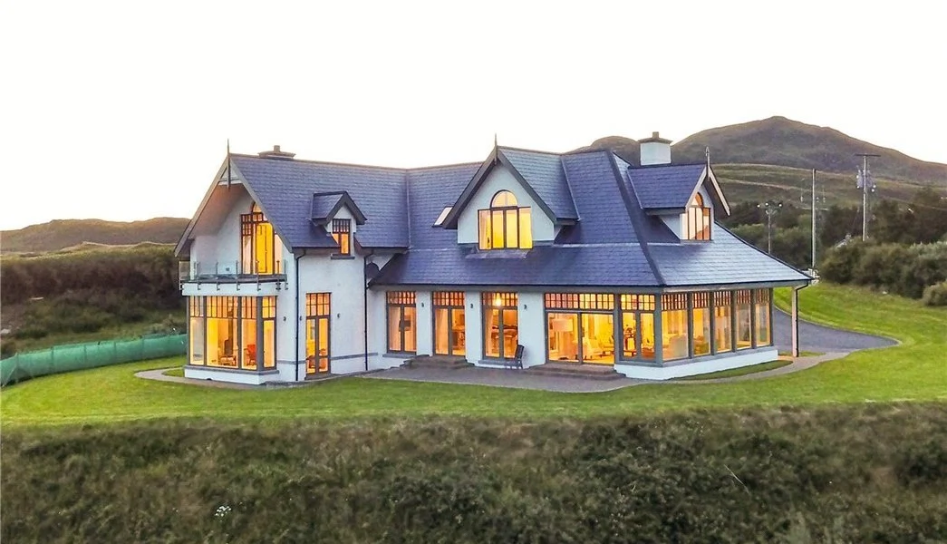 This Donegal home, with breathtaking sea views, will cost you €895,000