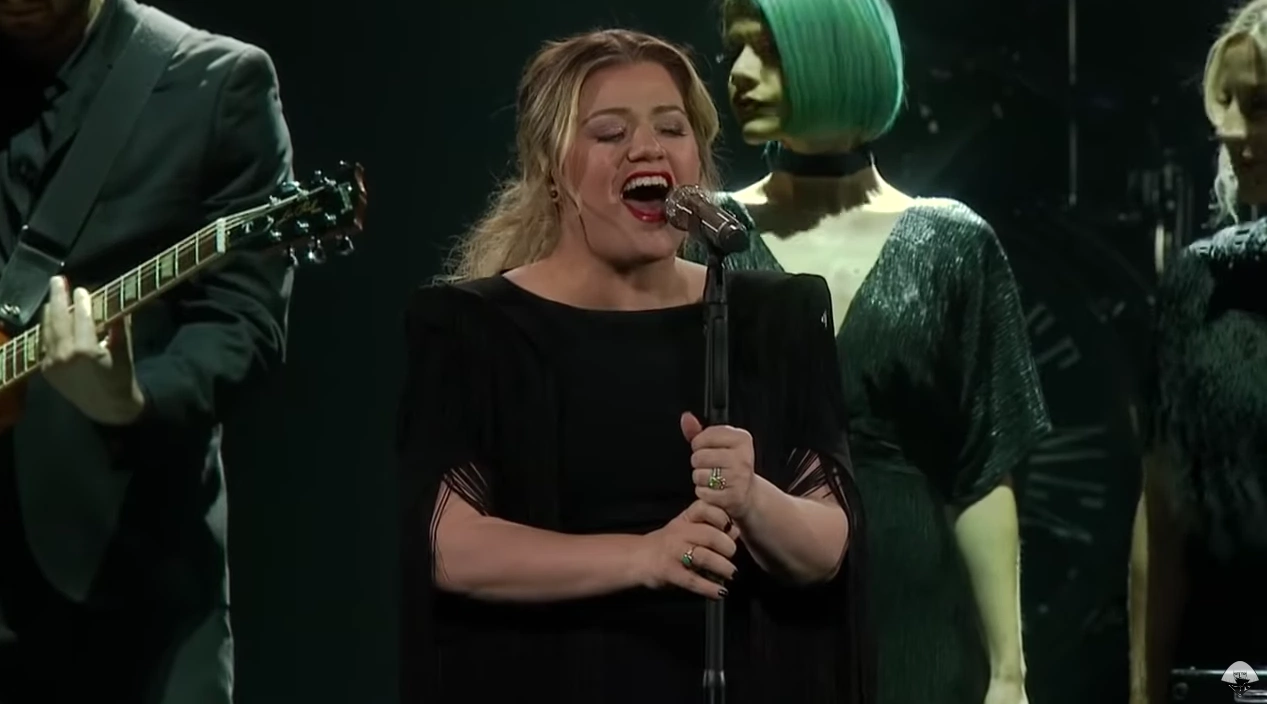 WATCH: Kelly Clarkson sings powerful rendition of Lady Gaga’s ‘Shallow’
