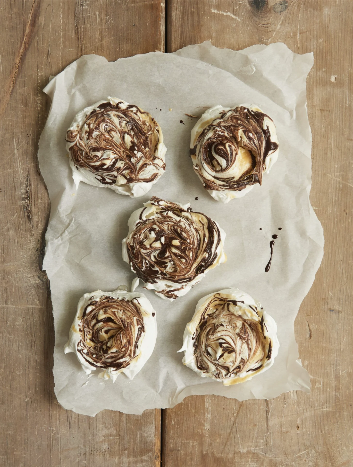 Sunday pudding: salted caramel chocolate meringues