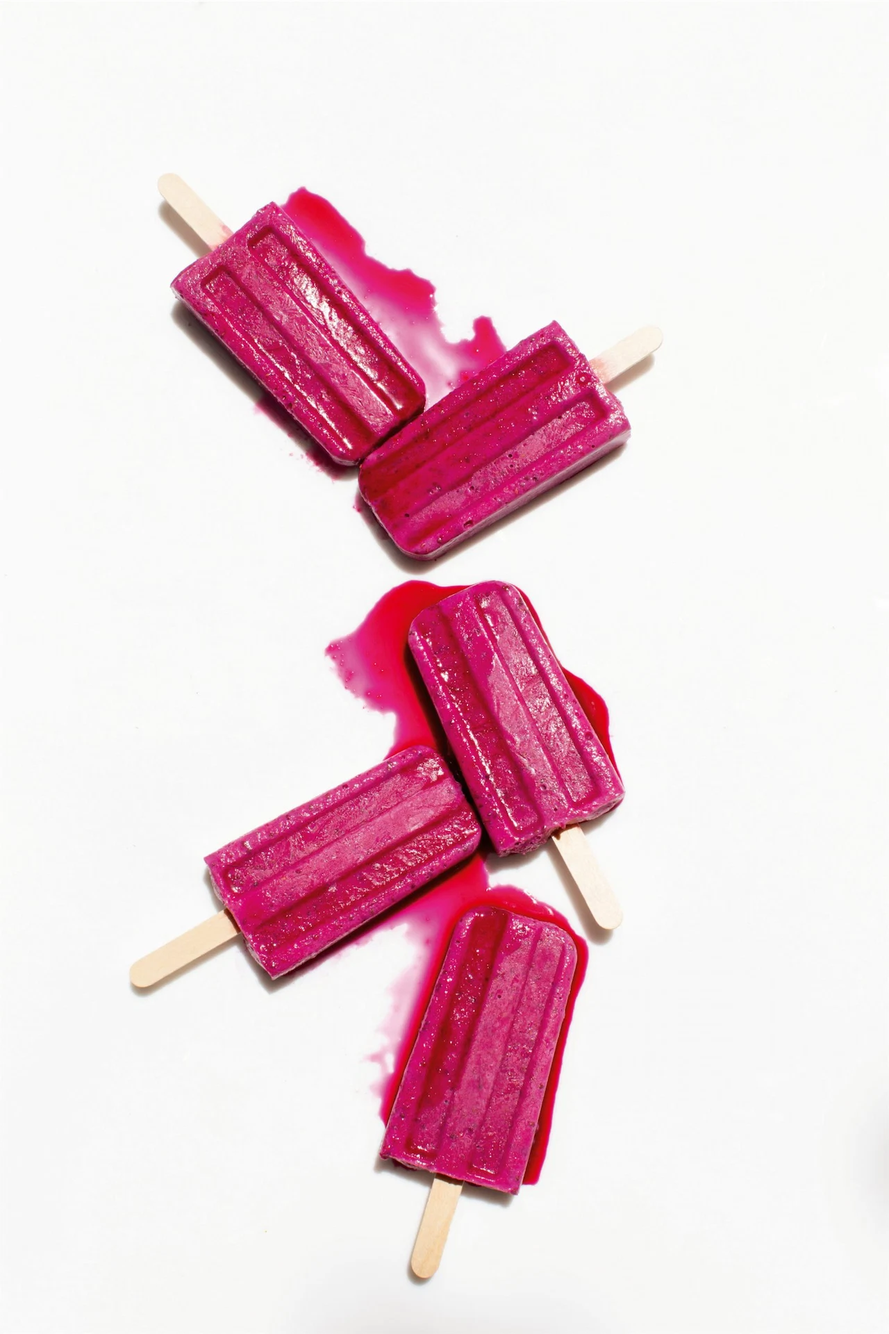 Kids on midterm? Get ’em to make these strawberry+chia-sicles