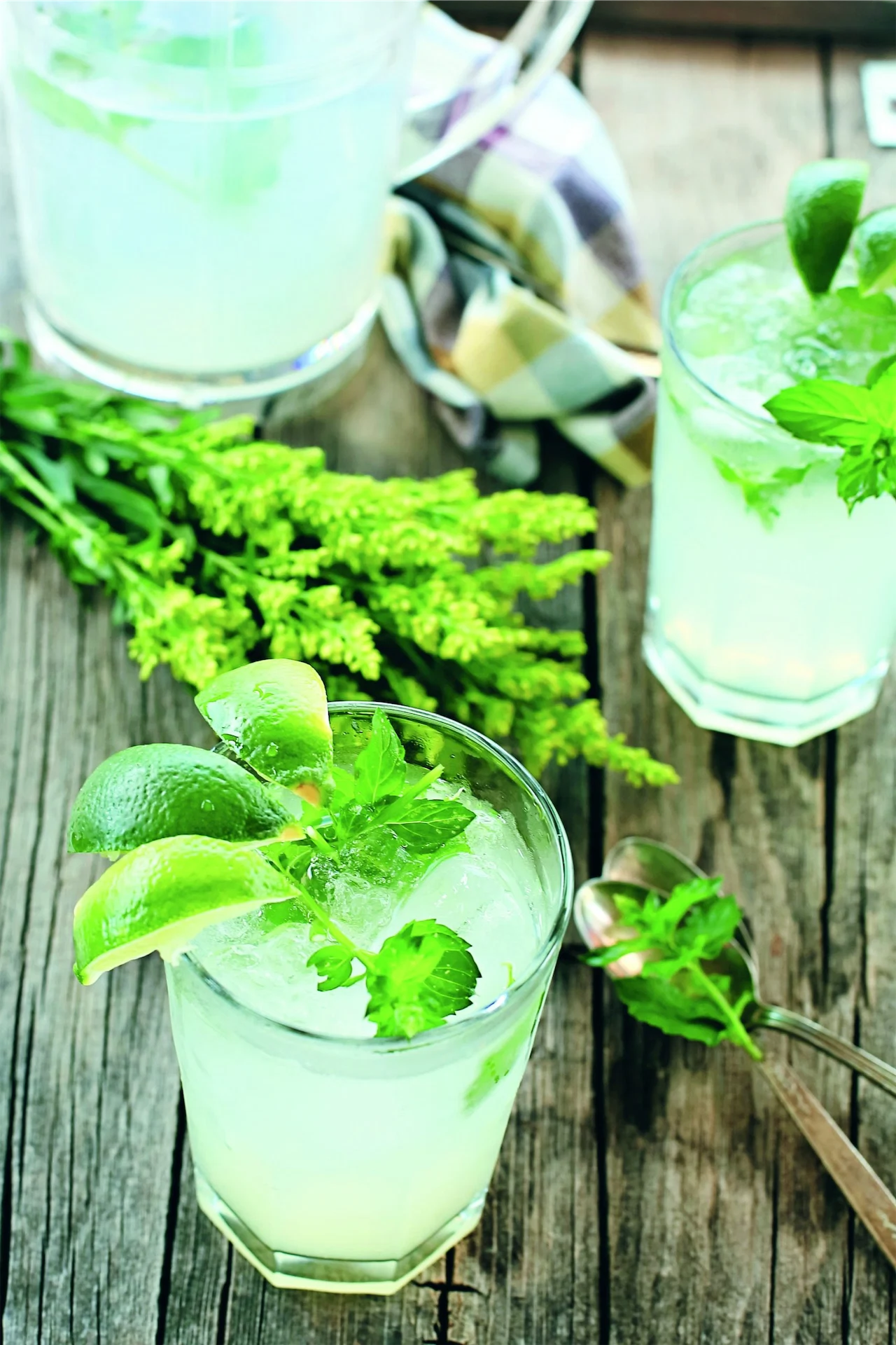 This virgin spiced pear mojito will make your Sunday
