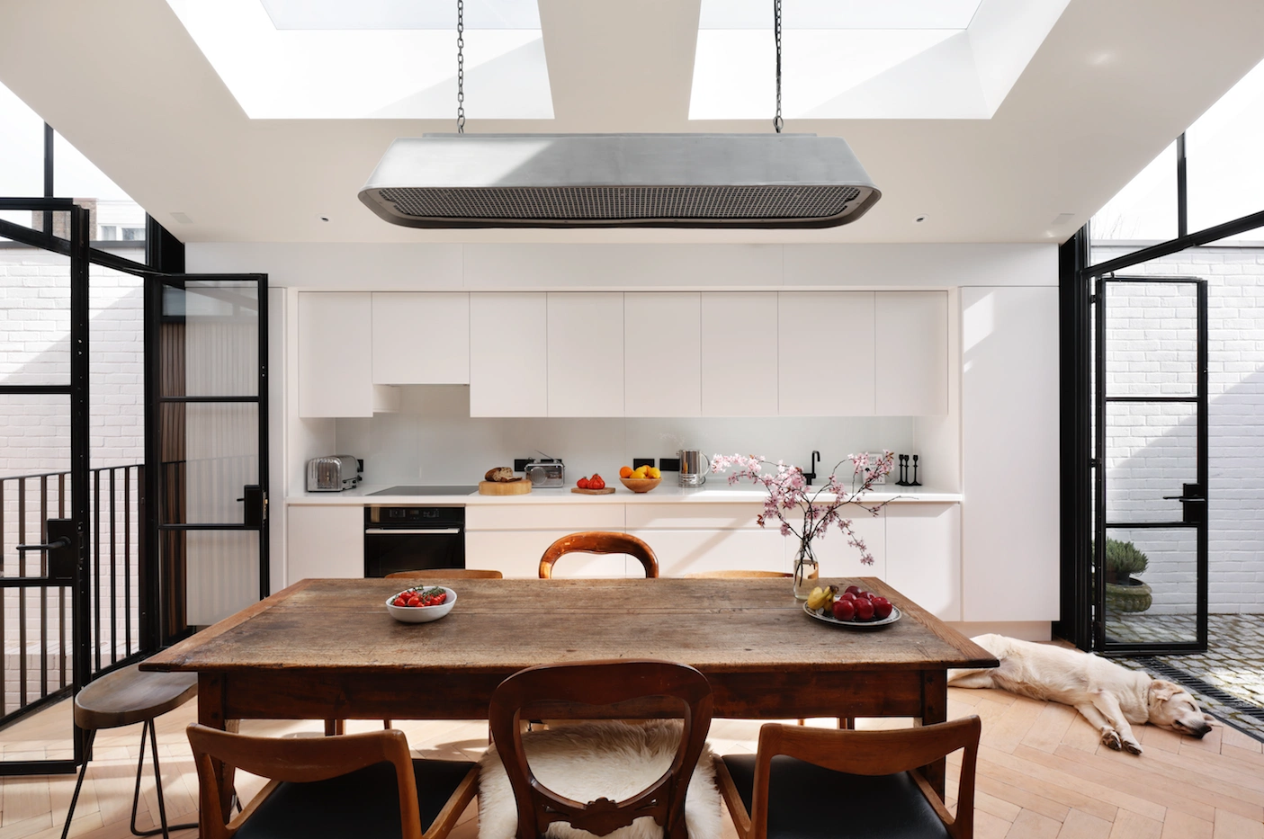 Stop what you’re doing and check out this minimalist garage conversion