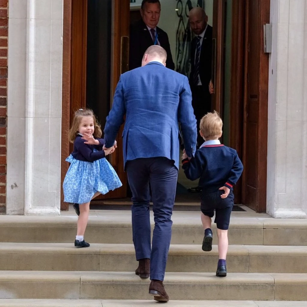 Princess Charlotte and Prince George and Prince William, photo by Kensington Palace