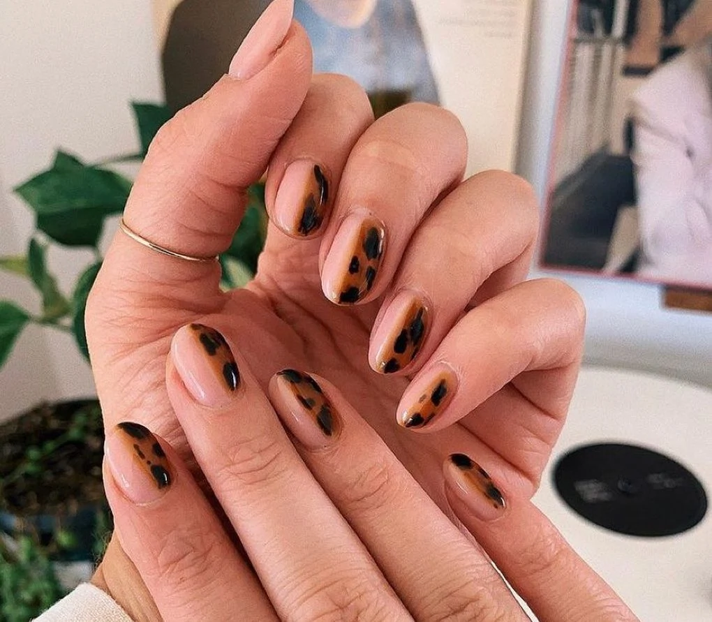 Your next chic manicure should be tortoiseshell nails