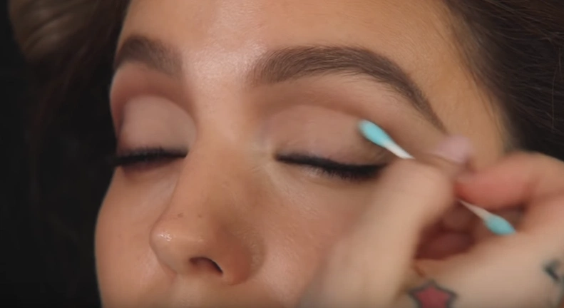 Make-up artist Erin Parsons has the simplest hack for a defined cut crease
