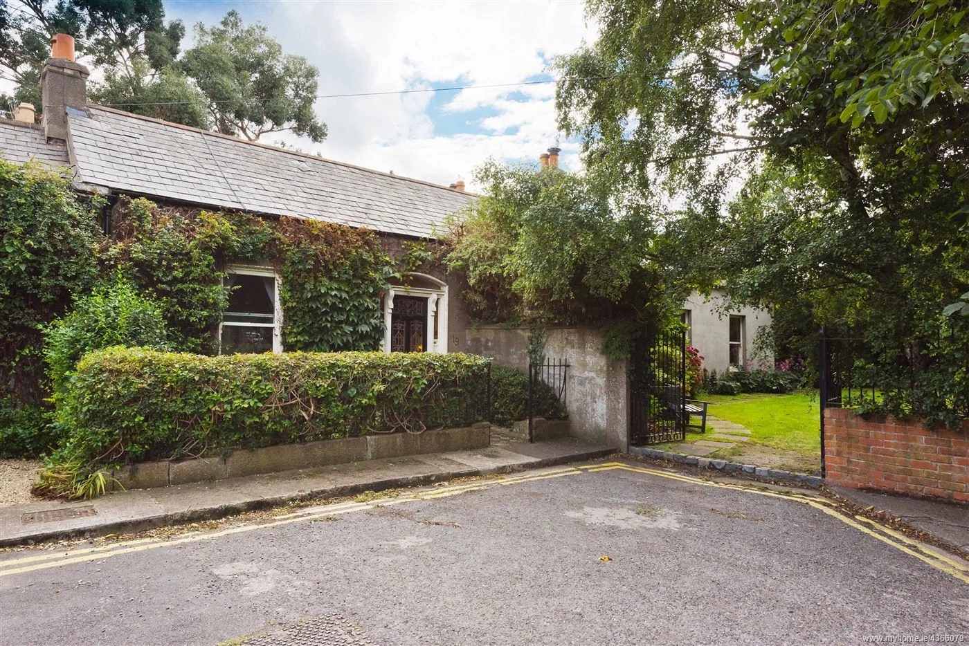 The Sandymount house you’re always peeking into from the DART is now up for sale