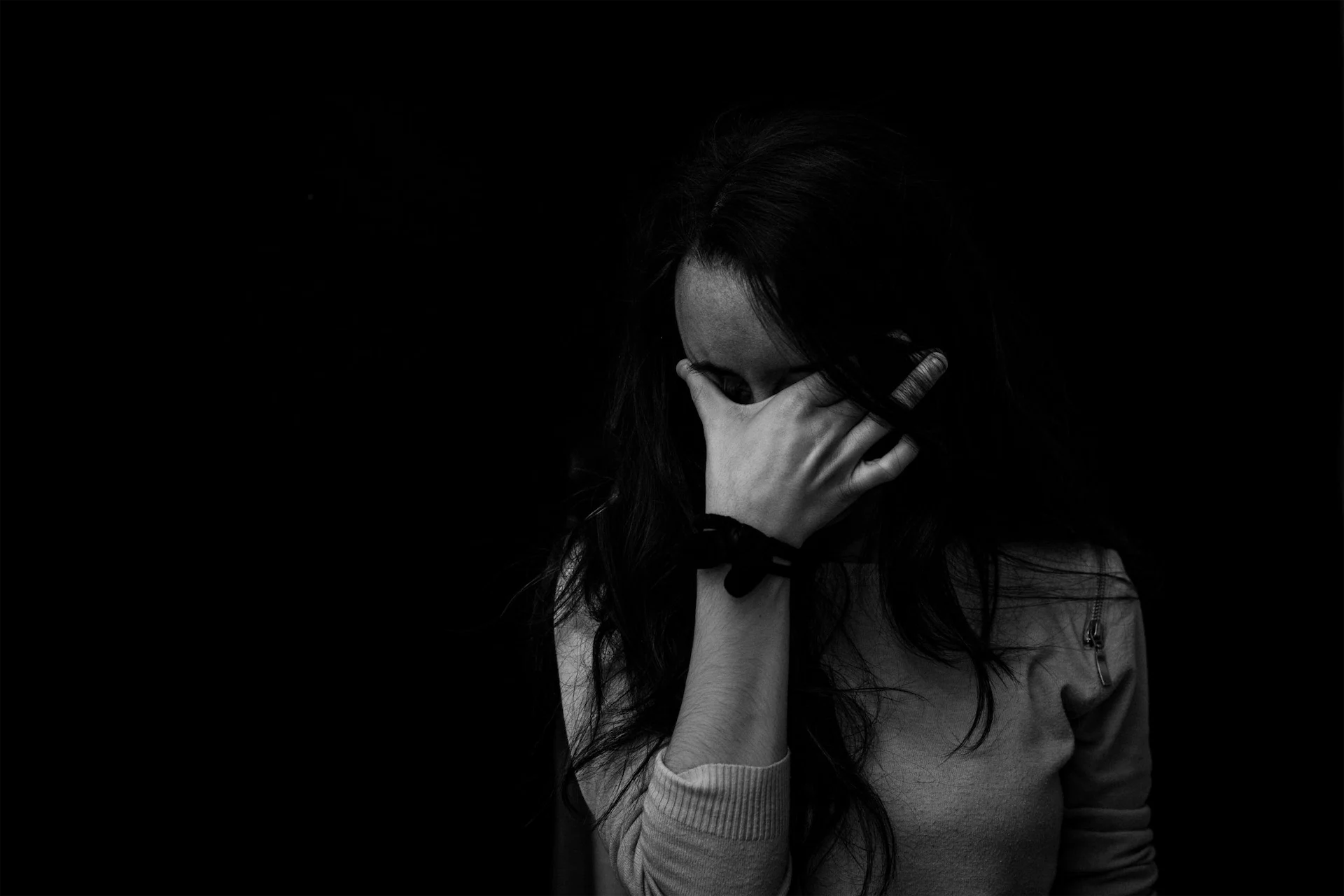 Coercive control: 10 warning signs and where to go for help