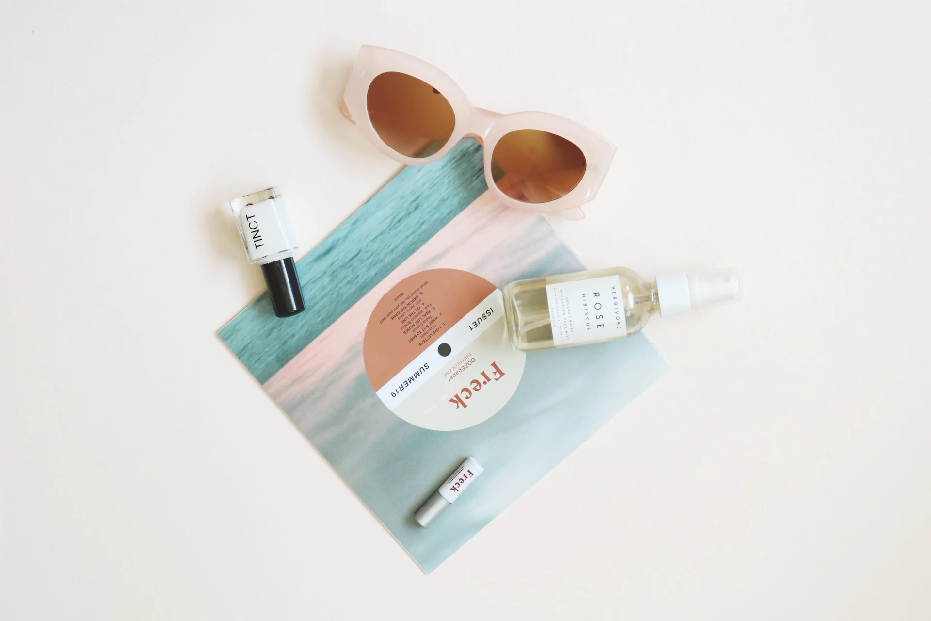 photo-of-sunglasses-and-cosmetics-2622187 photo-of-sunglasses-and-cosmetics-2622187