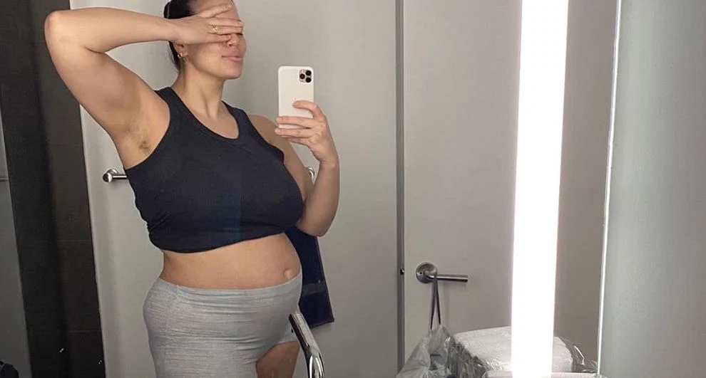 ‘It’s not all rainbows’: Ashley Graham on the ‘messy’ realities of early motherhood ‘It’s not all rainbows’: Ashley Graham on the ‘messy’ realities of early motherhood